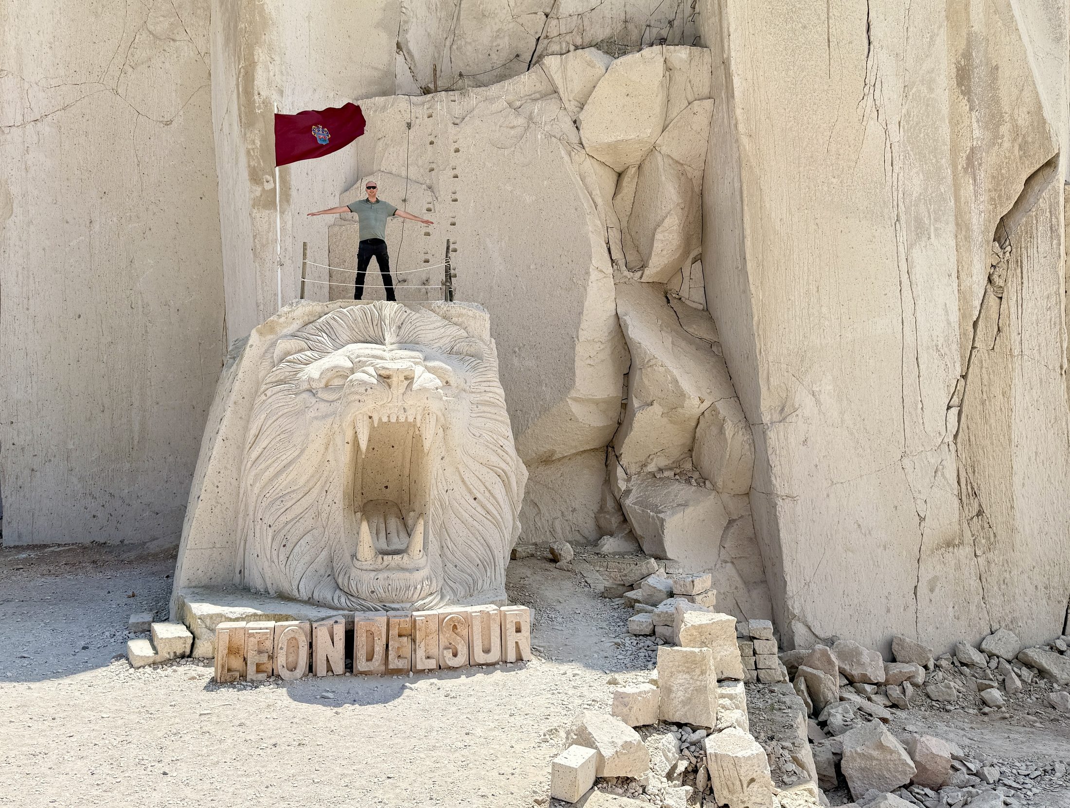 Johan de Leeuw standing above a monumental lion sculpture